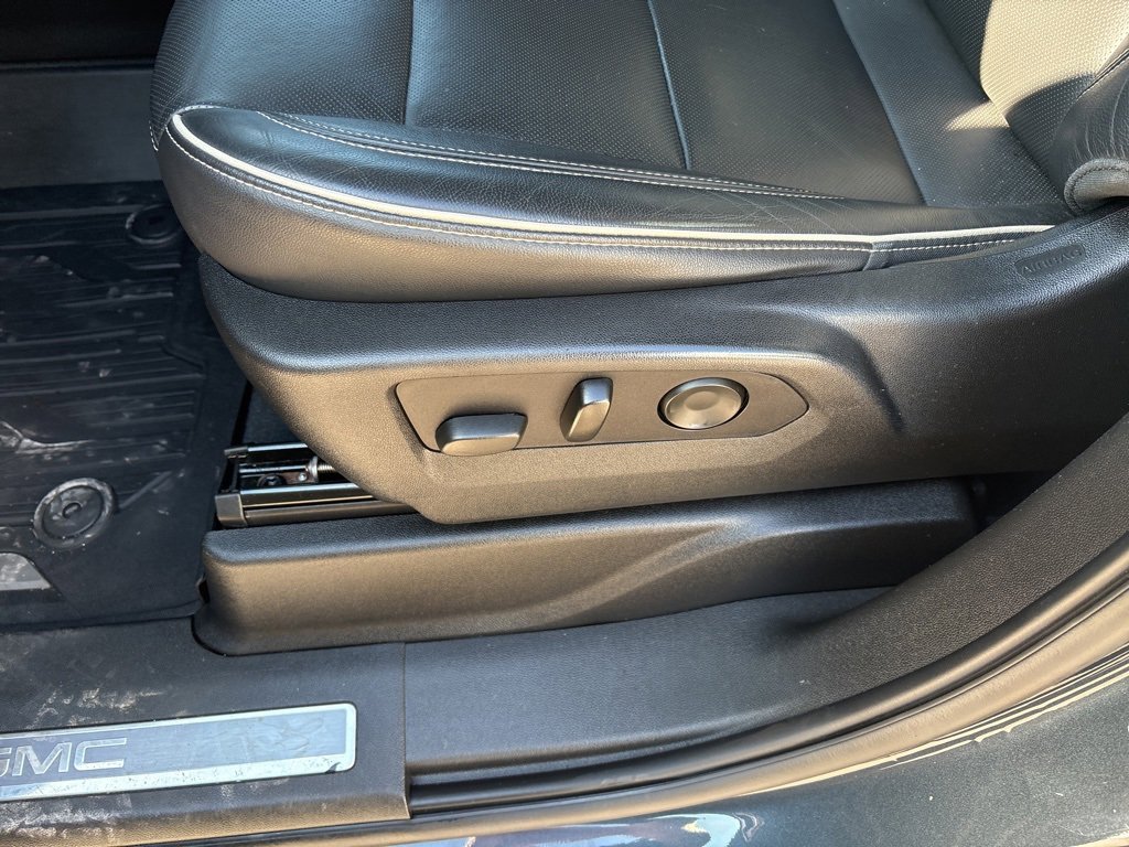 Used 2021 GMC Yukon SLT w/ SLT Luxury Plus Package image 14