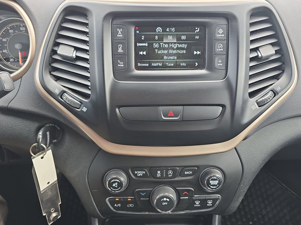 Used 2018 Jeep Cherokee Latitude w/ Altitude Package AWD/4WD image 21