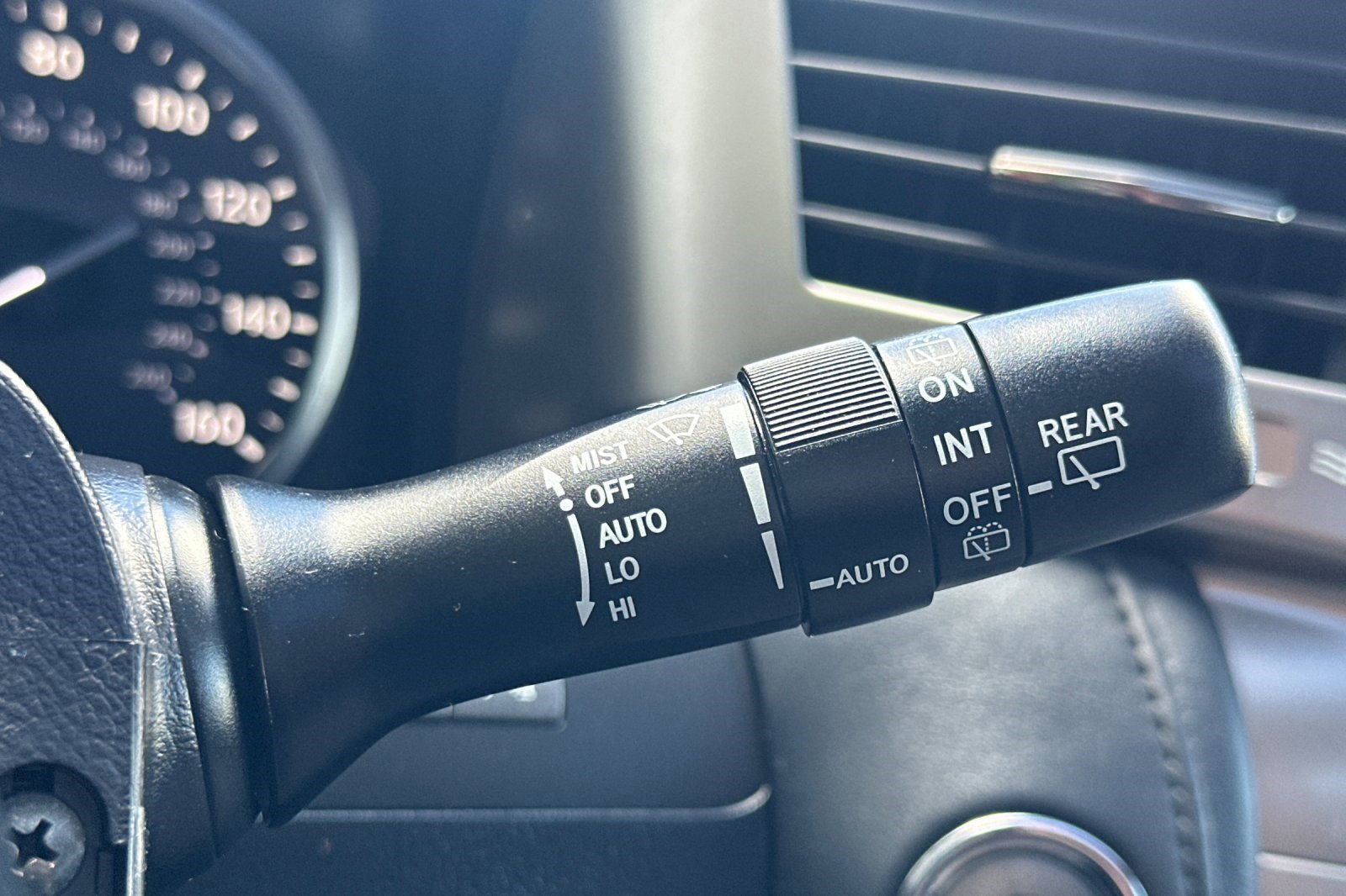 Used 2015 Lexus LX 570 4WD w/ Luxury Package image 35