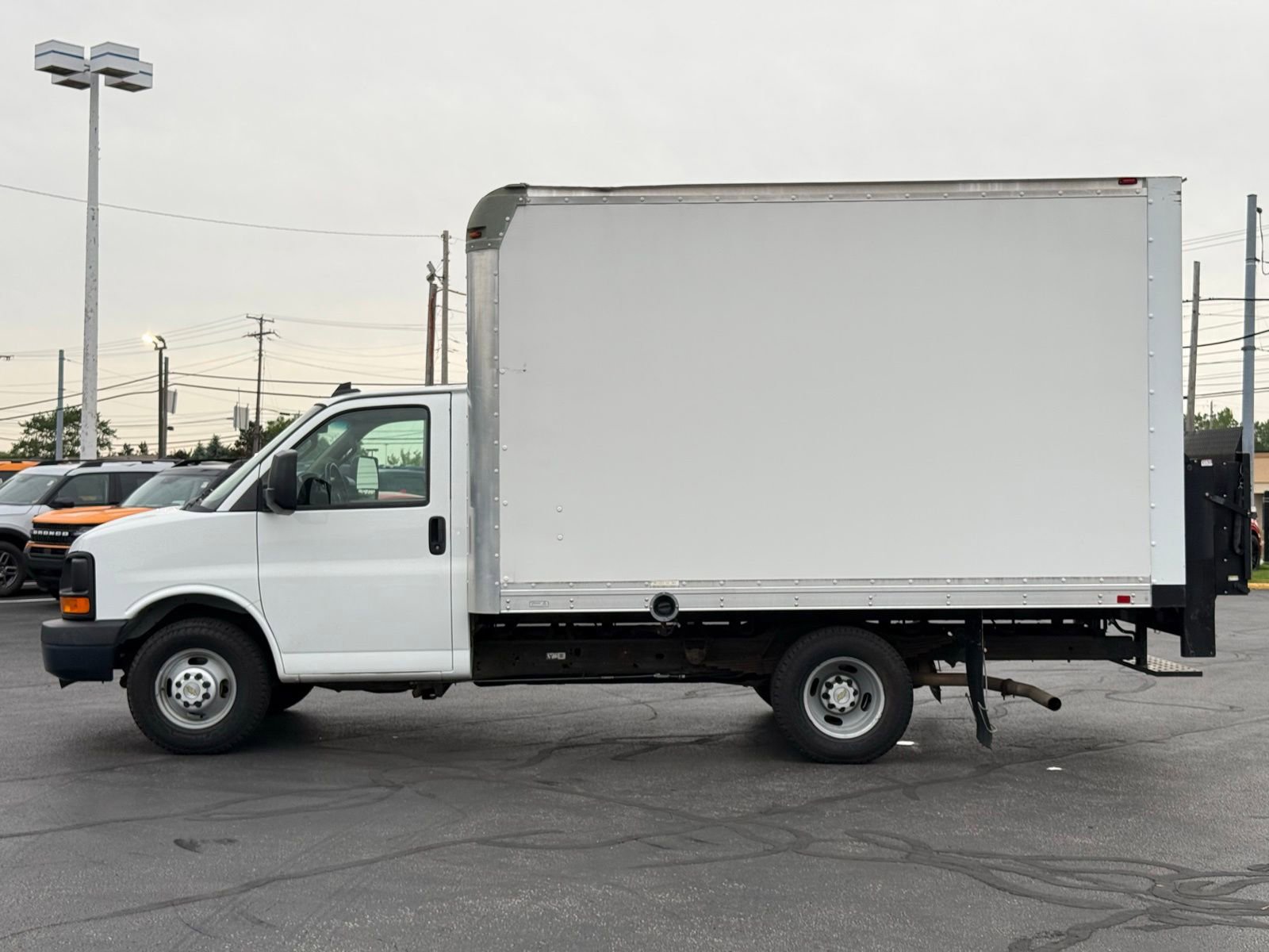 Used 2016 Chevrolet Express 3500 RWD image 7