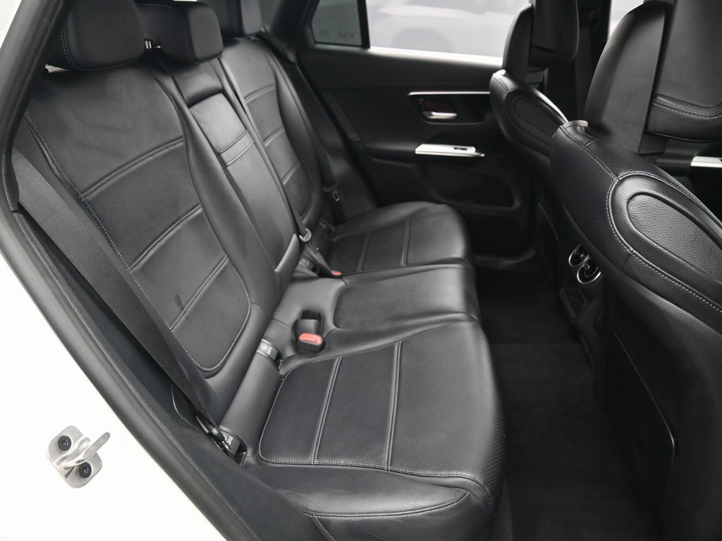 Used 2024 Mercedes-Benz GLC 300 4MATIC image 31