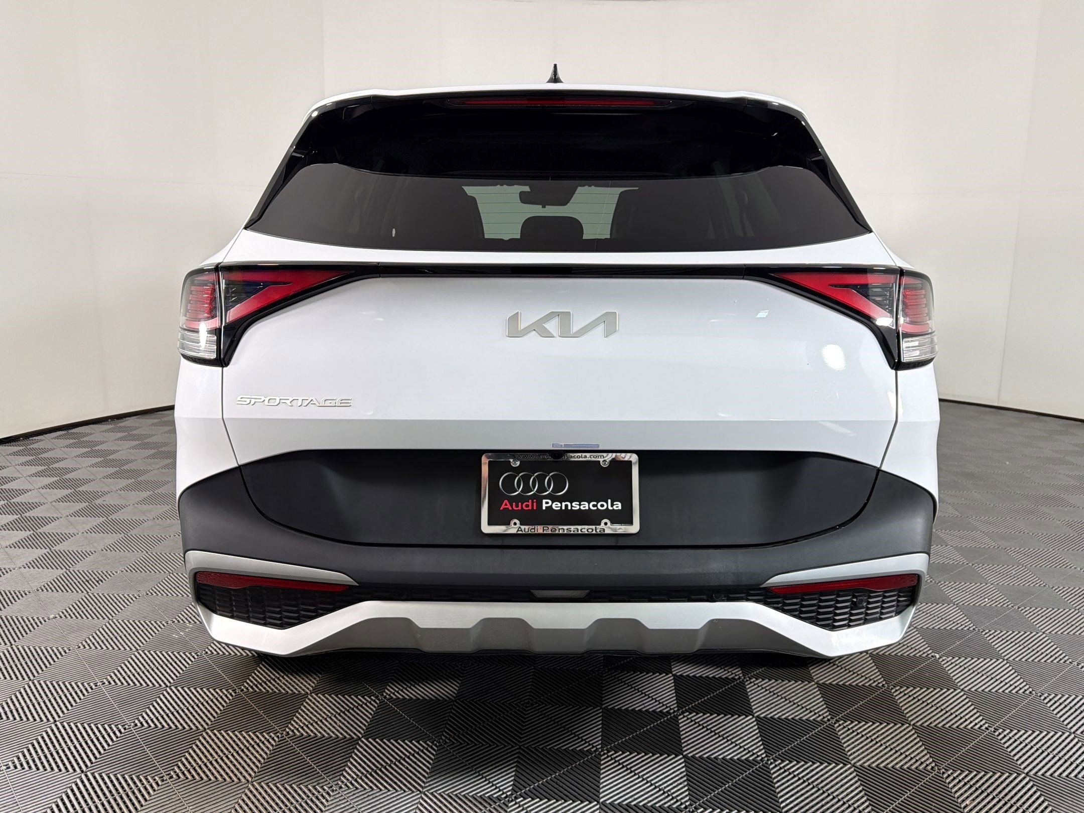 Used 2024 Kia Sportage EX image 8