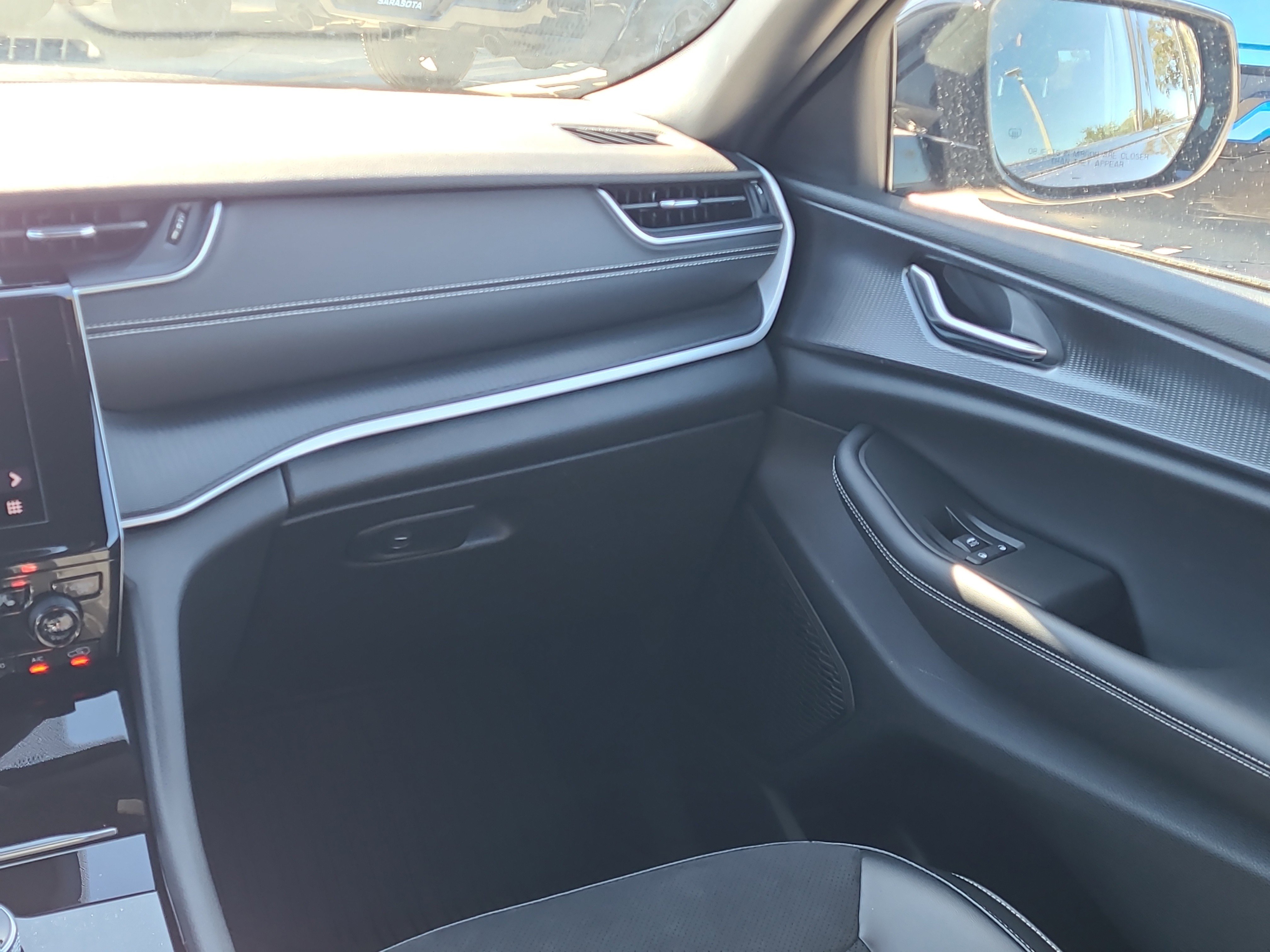 Used 2023 Jeep Grand Cherokee Altitude image 16