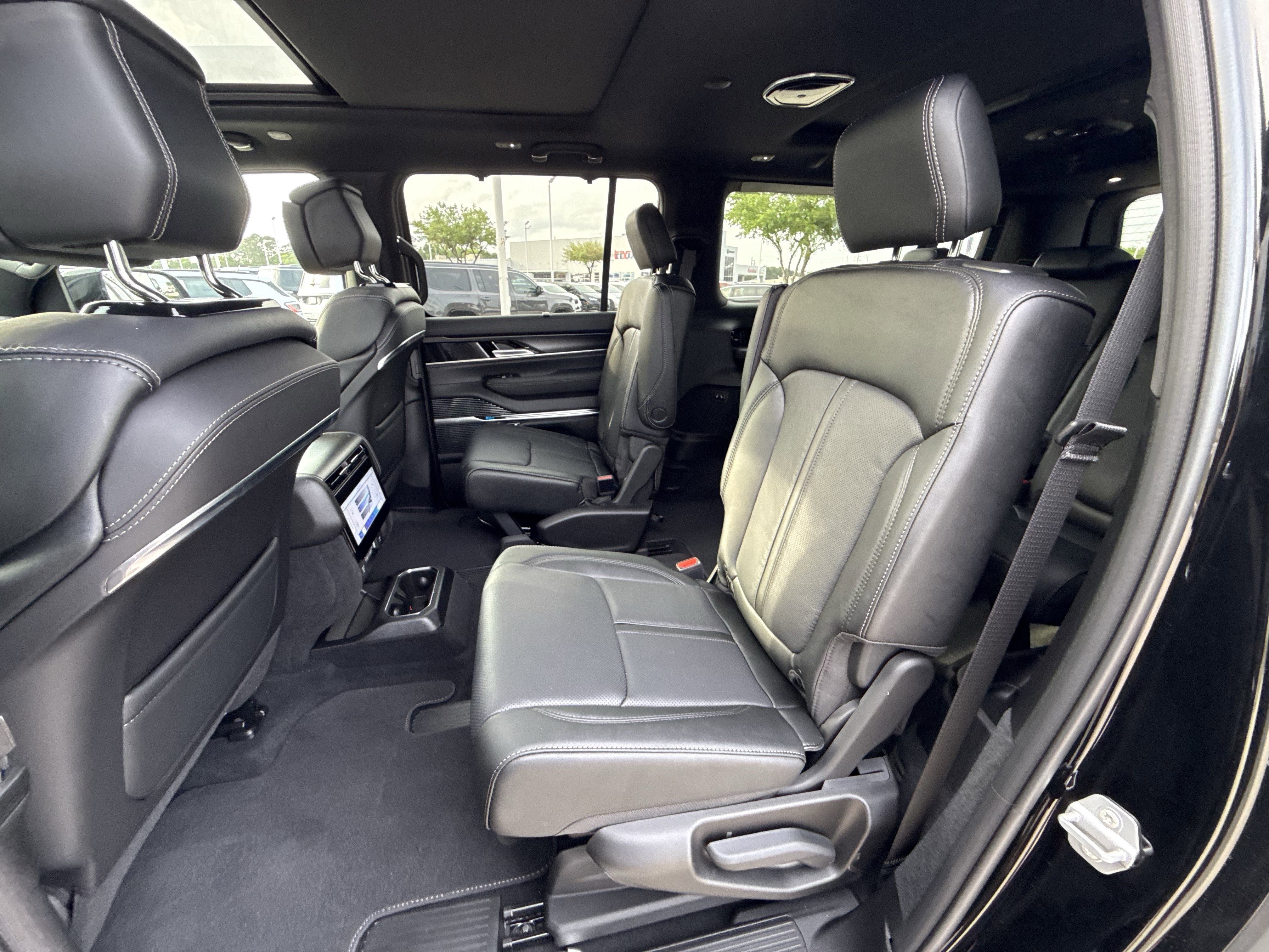 New 2026 Jeep Grand Wagoneer L Summit w/ Premium Group III AWD/4WD image 18