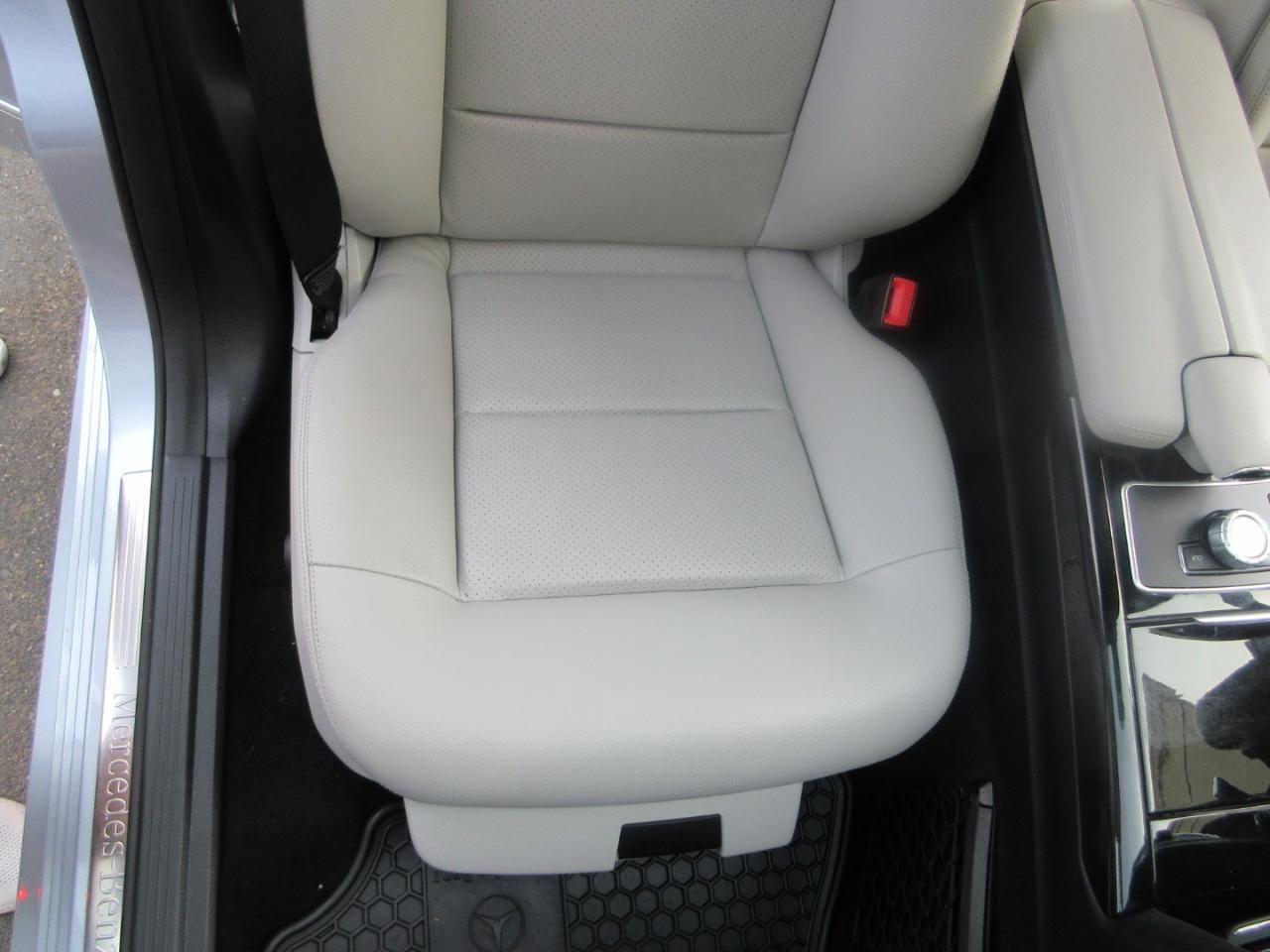 Used 2013 Mercedes-Benz E 350 4MATIC Wagon image 23