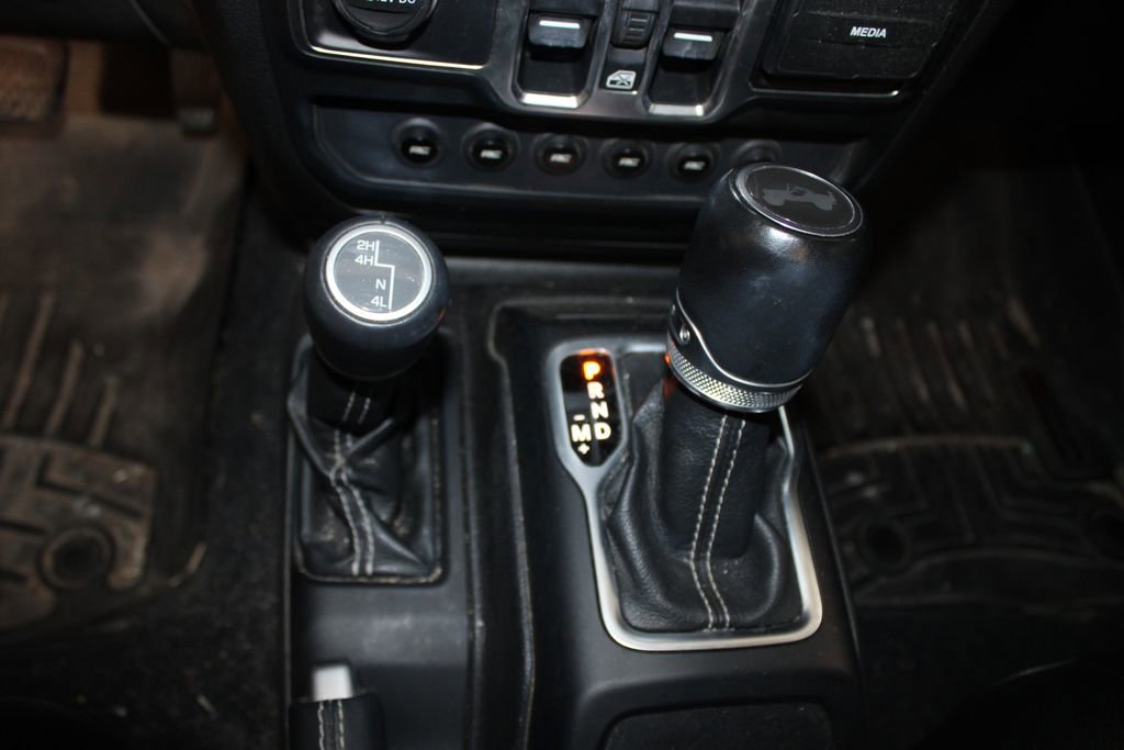 Used 2020 Jeep Wrangler Unlimited Sahara w/ Dual Top Group image 27