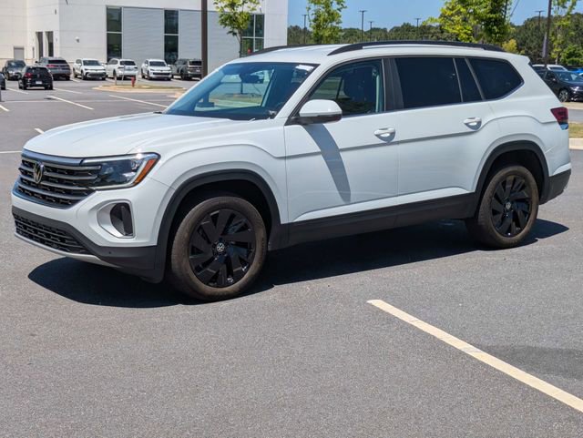 Used 2024 Volkswagen Atlas SE w/ Black Wheel Package FWD image 8