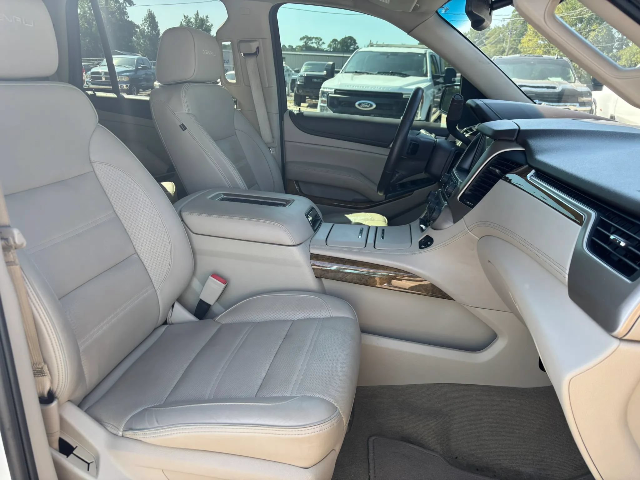 Used 2017 GMC Yukon Denali w/ Open Road Package AWD/4WD image 24