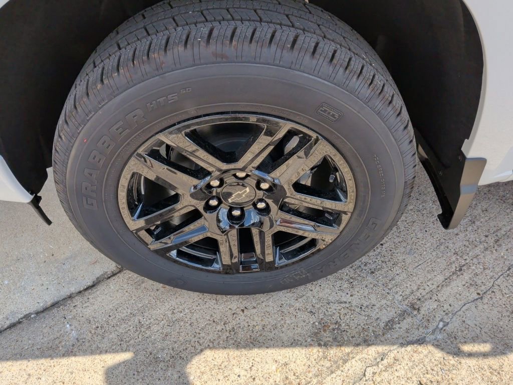 New 2026 Chevrolet Silverado 1500 Custom w/ LPO, Dark Essentials Package RWD image 40
