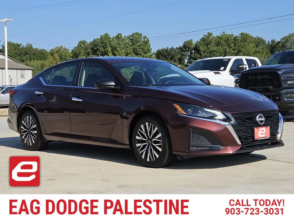Used 2025 Nissan Altima 2.5 SV FWD image 1