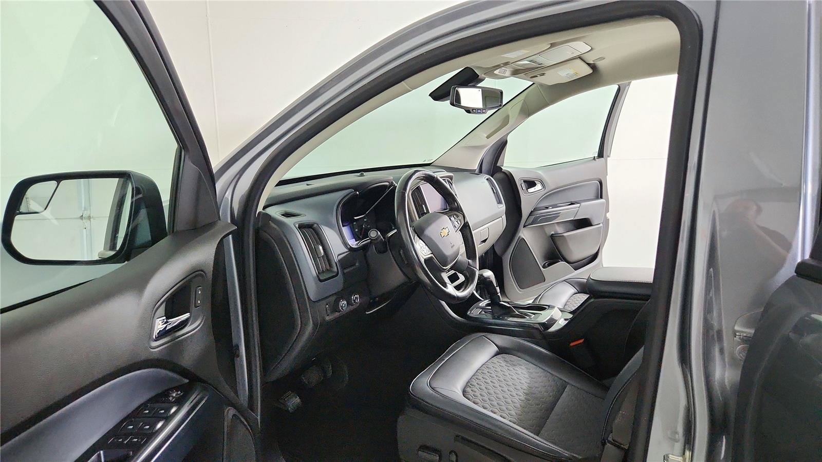 Used 2021 Chevrolet Colorado Z71 AWD/4WD image 9