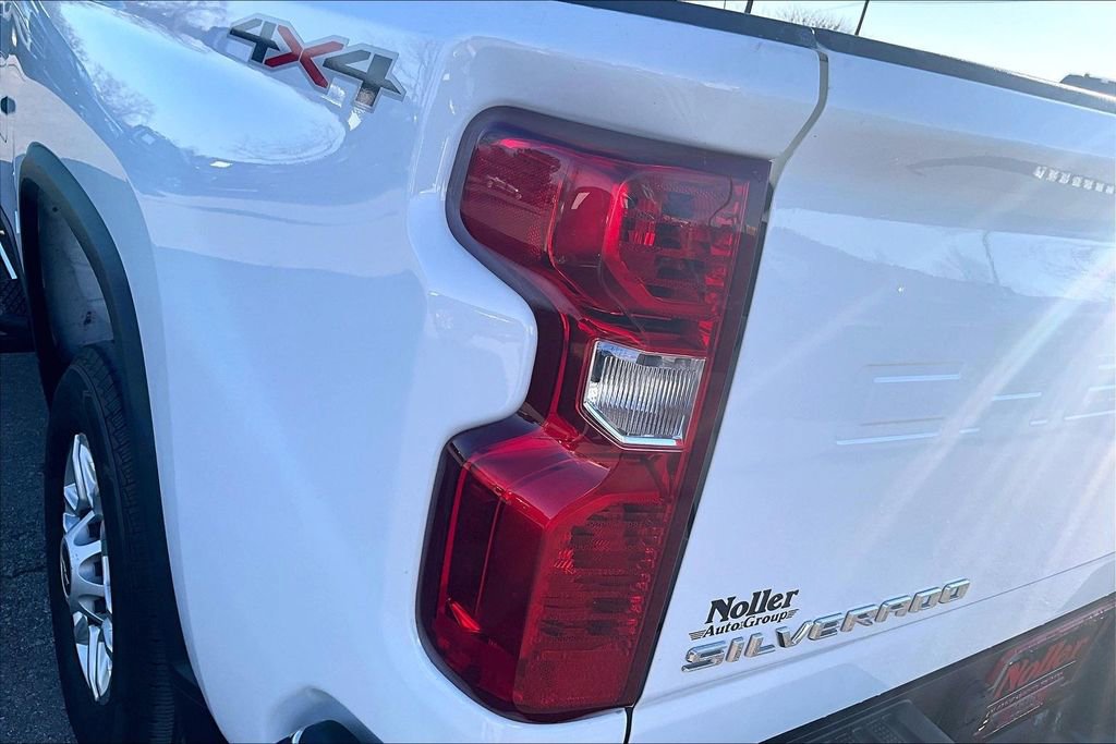 Used 2024 Chevrolet Silverado 2500 LT image 30