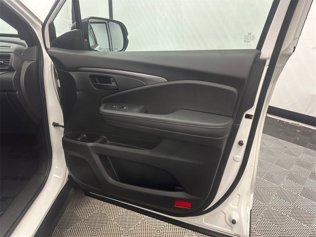 Used 2023 Honda Passport EX-L image 16