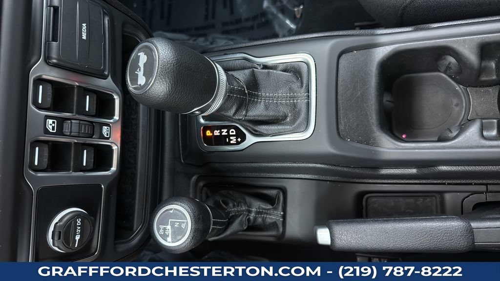Used 2025 Jeep Wrangler Unlimited Sahara AWD/4WD image 17