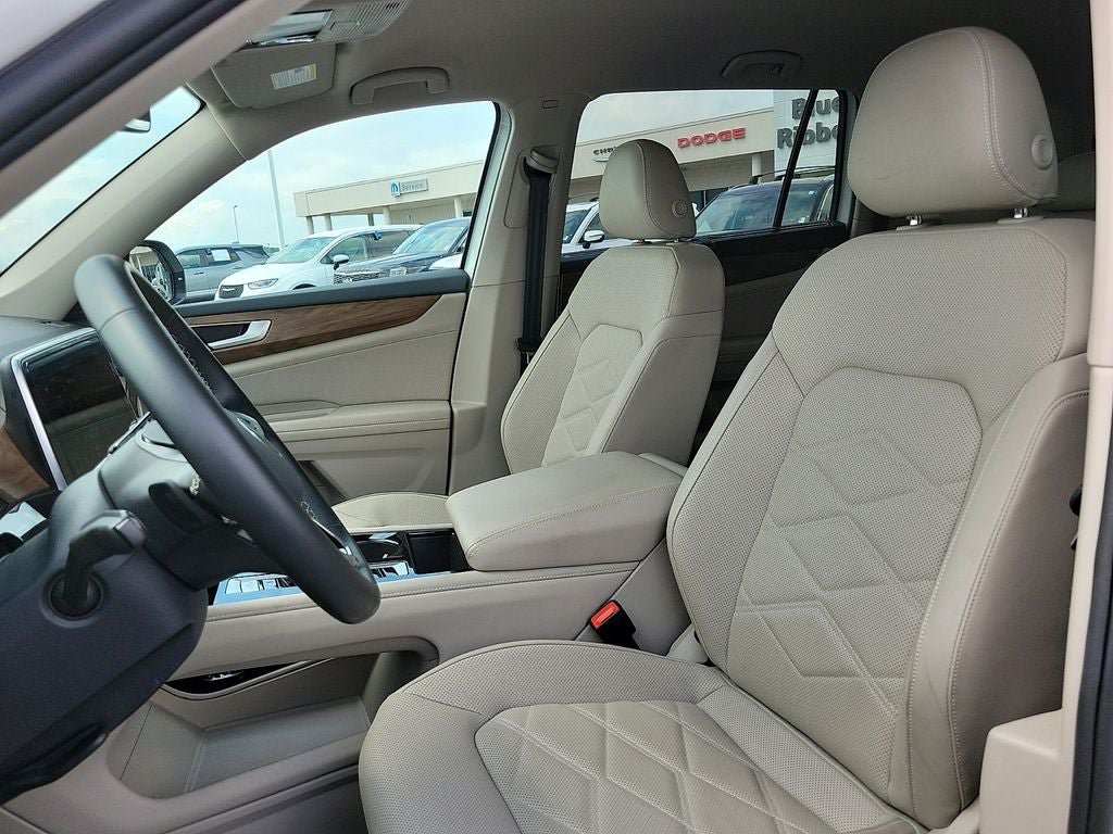 Used 2025 Volkswagen Atlas SE AWD/4WD image 12