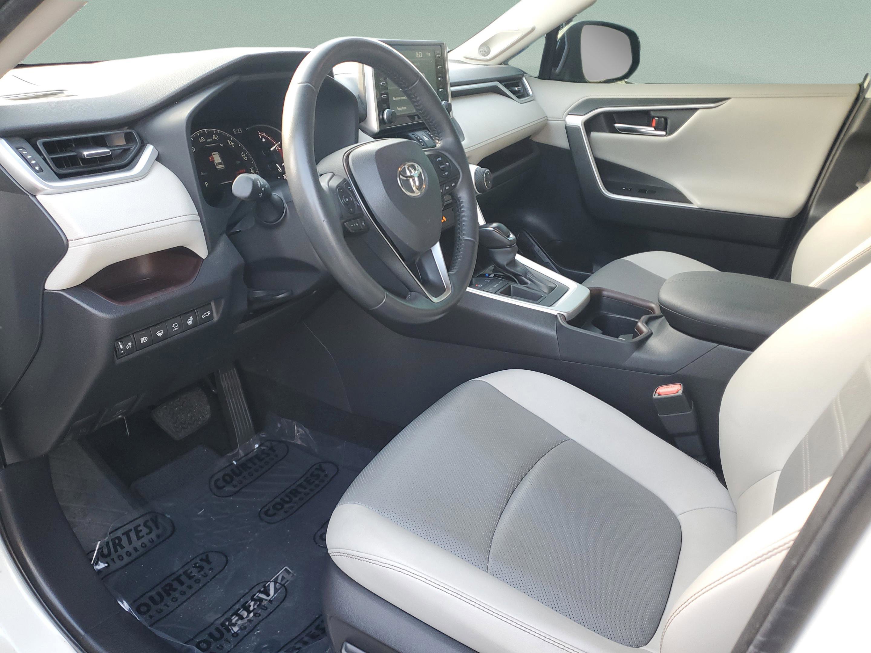 Used 2021 Toyota RAV4 Limited FWD image 19