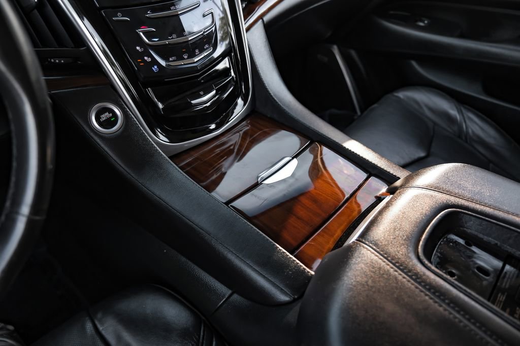 Used 2018 Cadillac Escalade Luxury RWD image 22