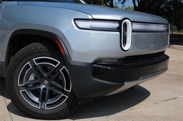 Used 2025 Rivian R1T Adventure image 2