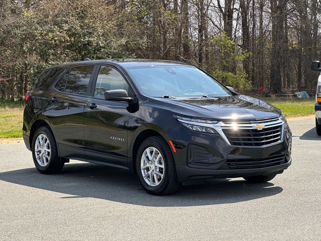 Used 2023 Chevrolet Equinox LS w/ LS Convenience Package image 9