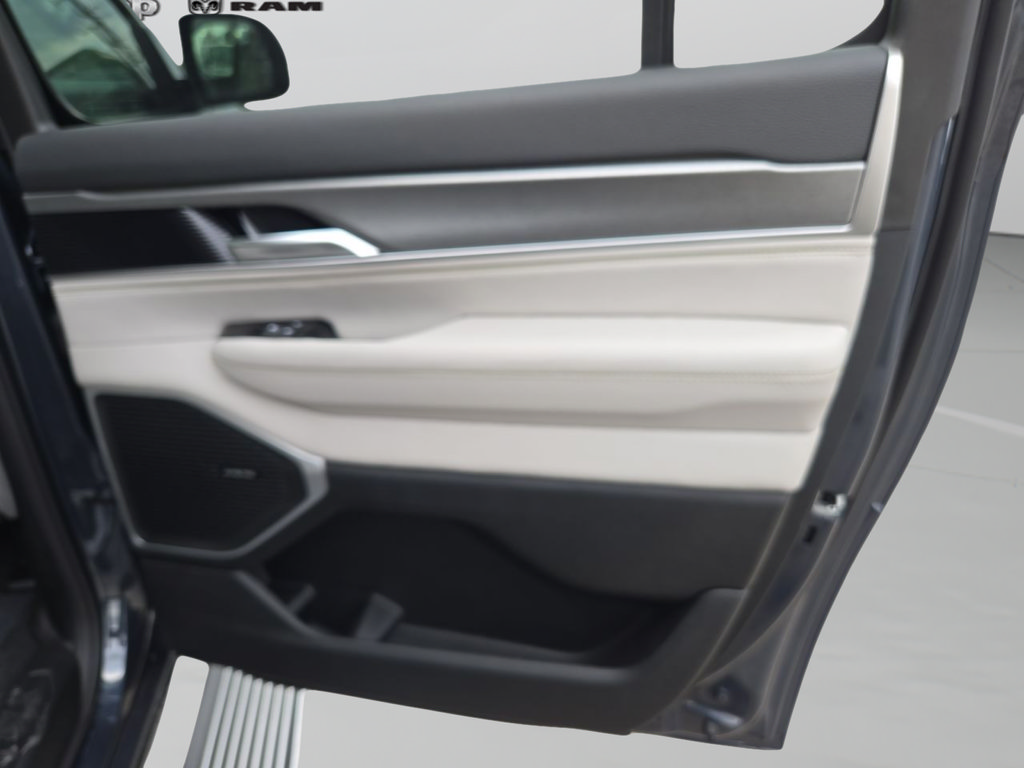 New 2025 Jeep Wagoneer L Series II AWD/4WD image 32