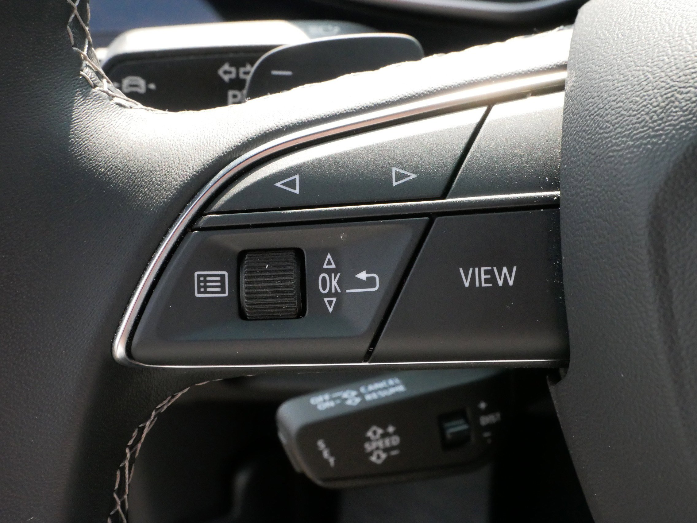 Used 2023 Audi Q8 Premium image 26