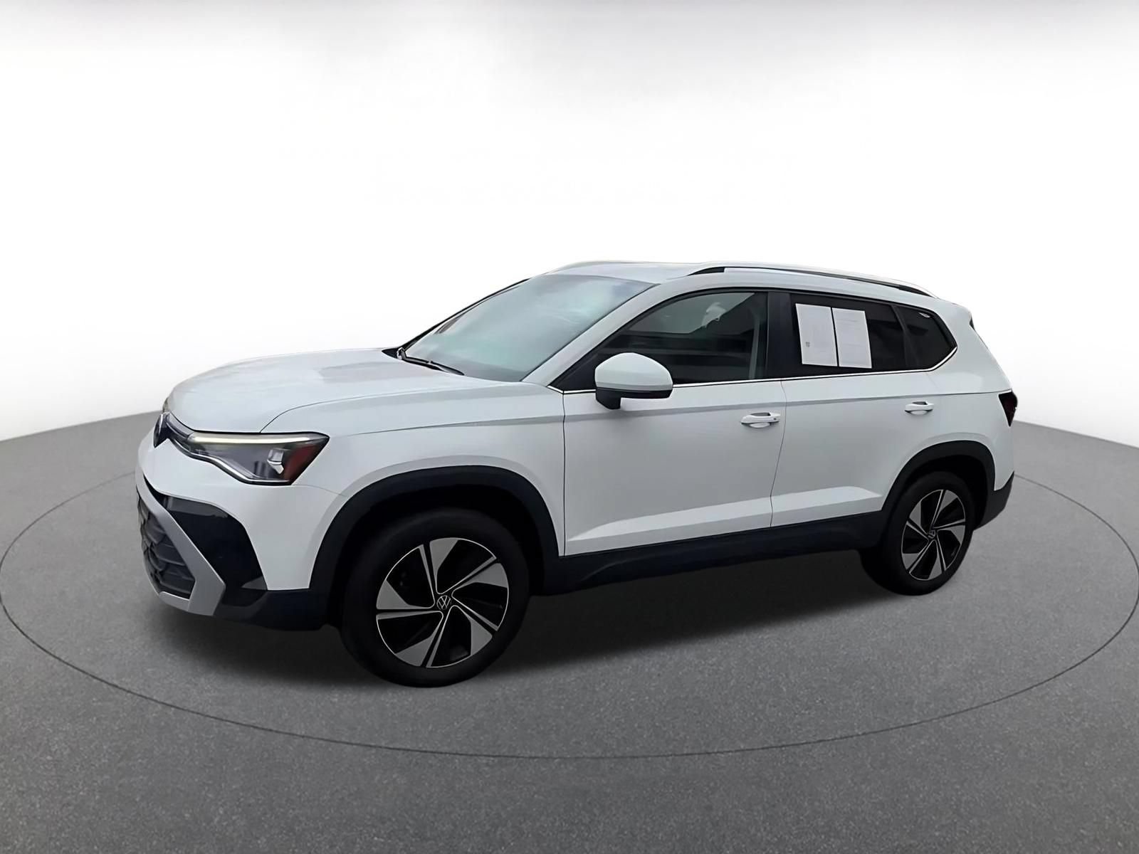 Used 2025 Volkswagen Taos SE AWD/4WD image 7
