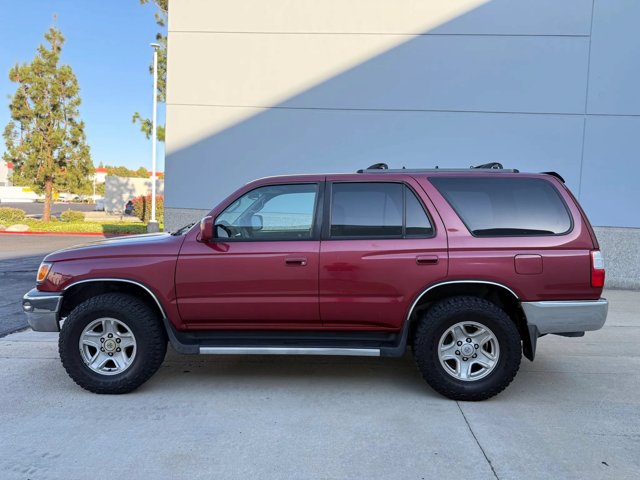 Used 2001 Toyota 4Runner SR5 AWD/4WD image 1