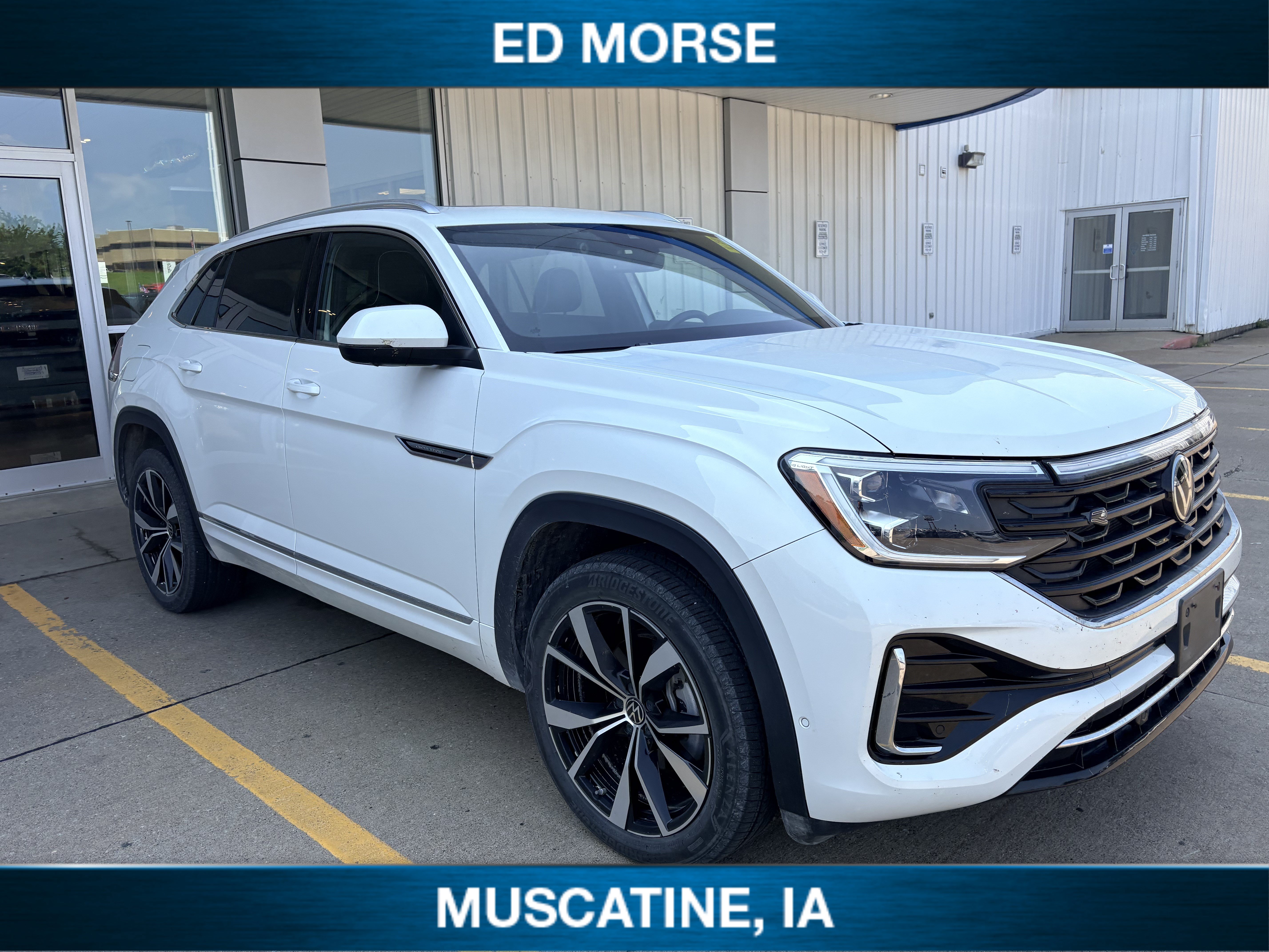Used 2024 Volkswagen Atlas Cross Sport SEL Premium R-Line AWD/4WD image 2