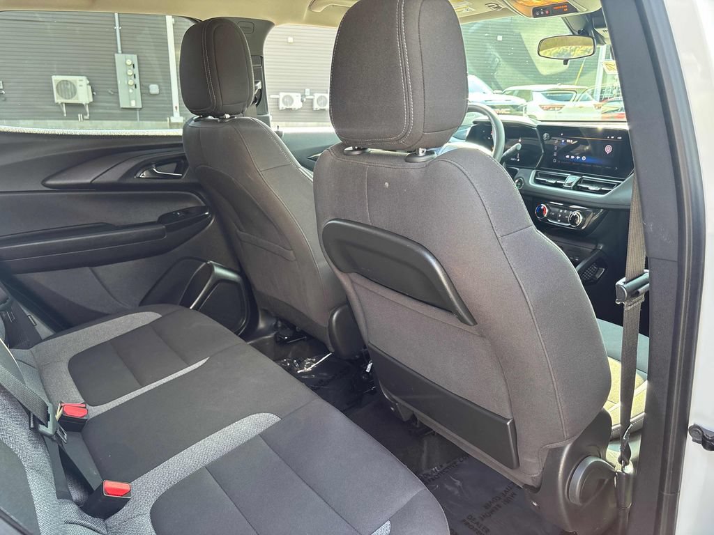 Used 2025 Chevrolet TrailBlazer LT AWD/4WD image 25