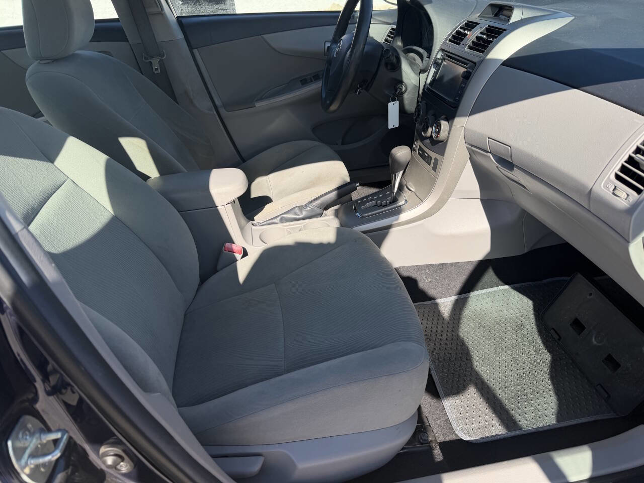 Used 2013 Toyota Corolla LE FWD image 21