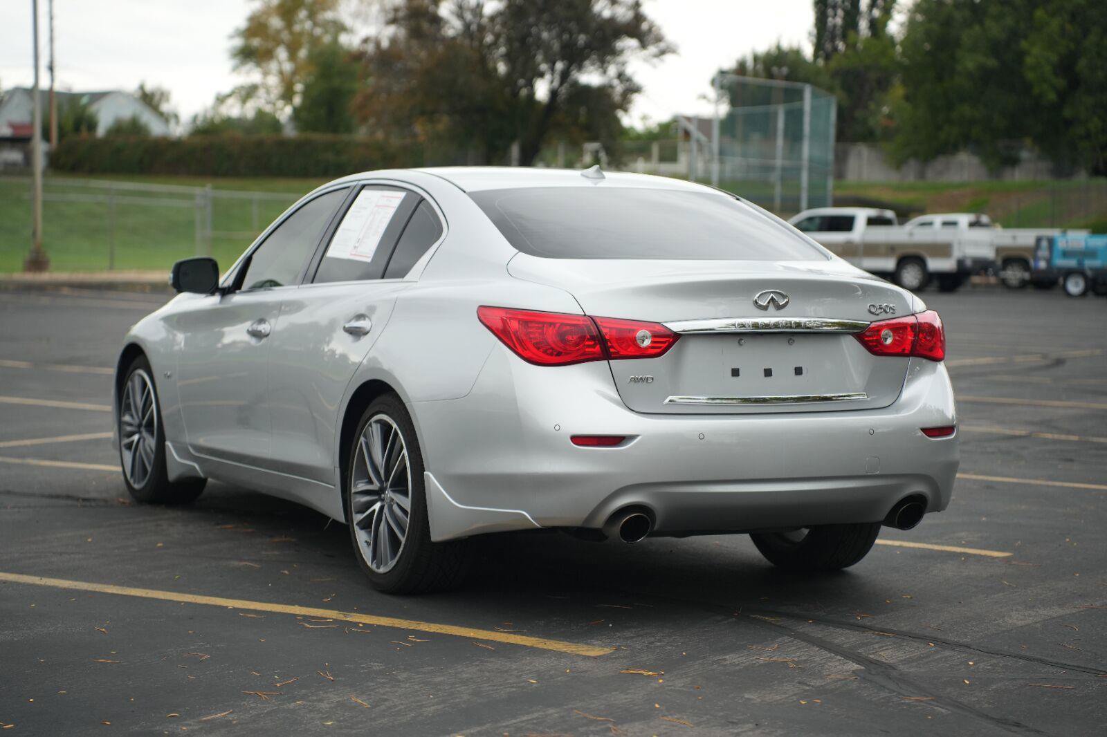 Used 2017 INFINITI Q50 Sport w/ Driver Assistance Package AWD/4WD image 3