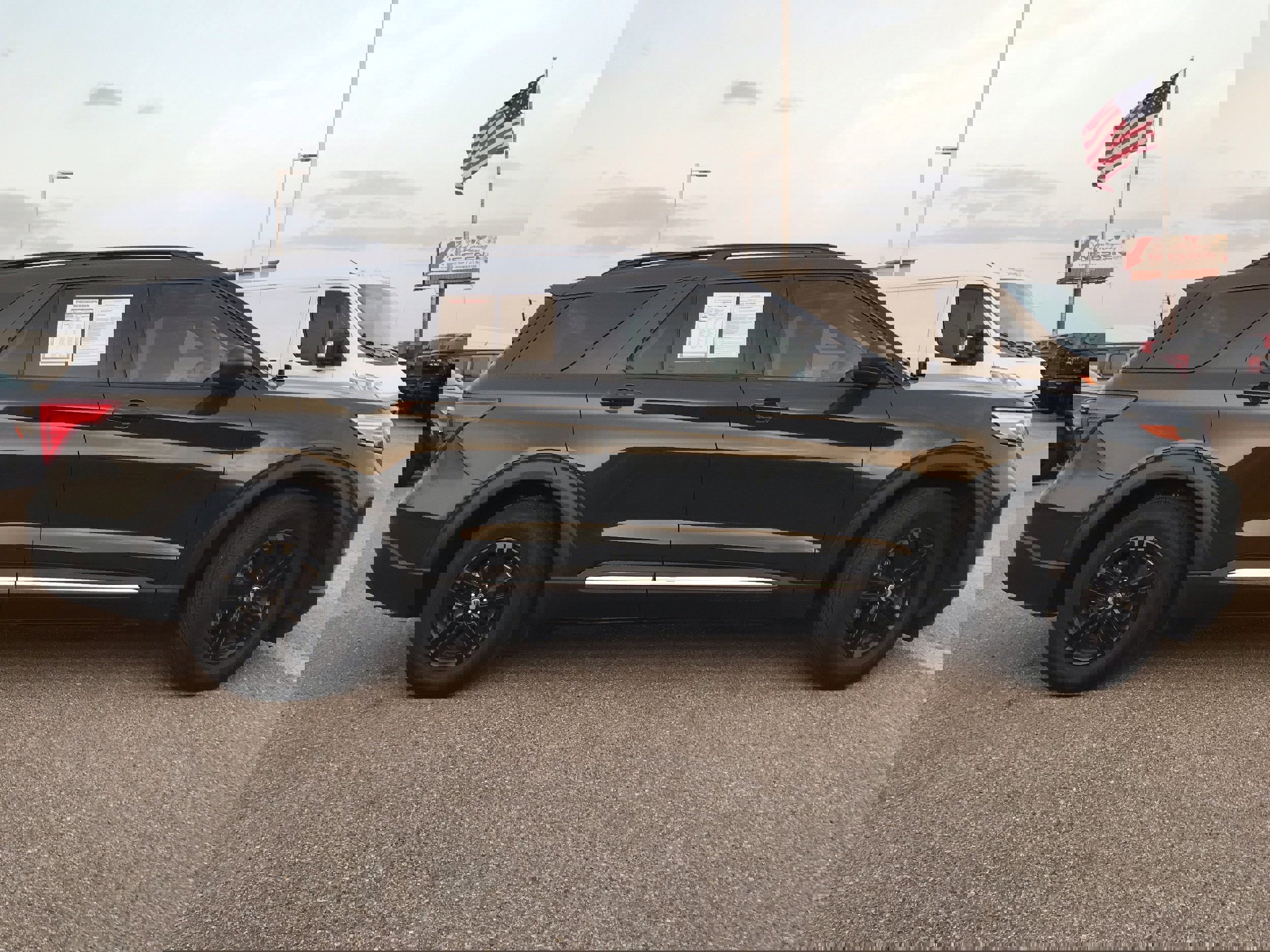 Used 2022 Ford Explorer XLT image 8