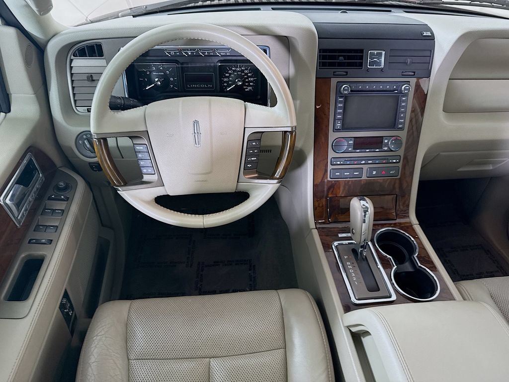 Used 2013 Lincoln Navigator 2WD w/ HD Trailer Tow Pkg image 3