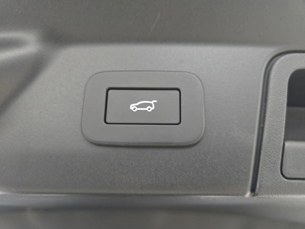 Used 2025 Land Rover Range Rover Velar Dynamic SE image 31