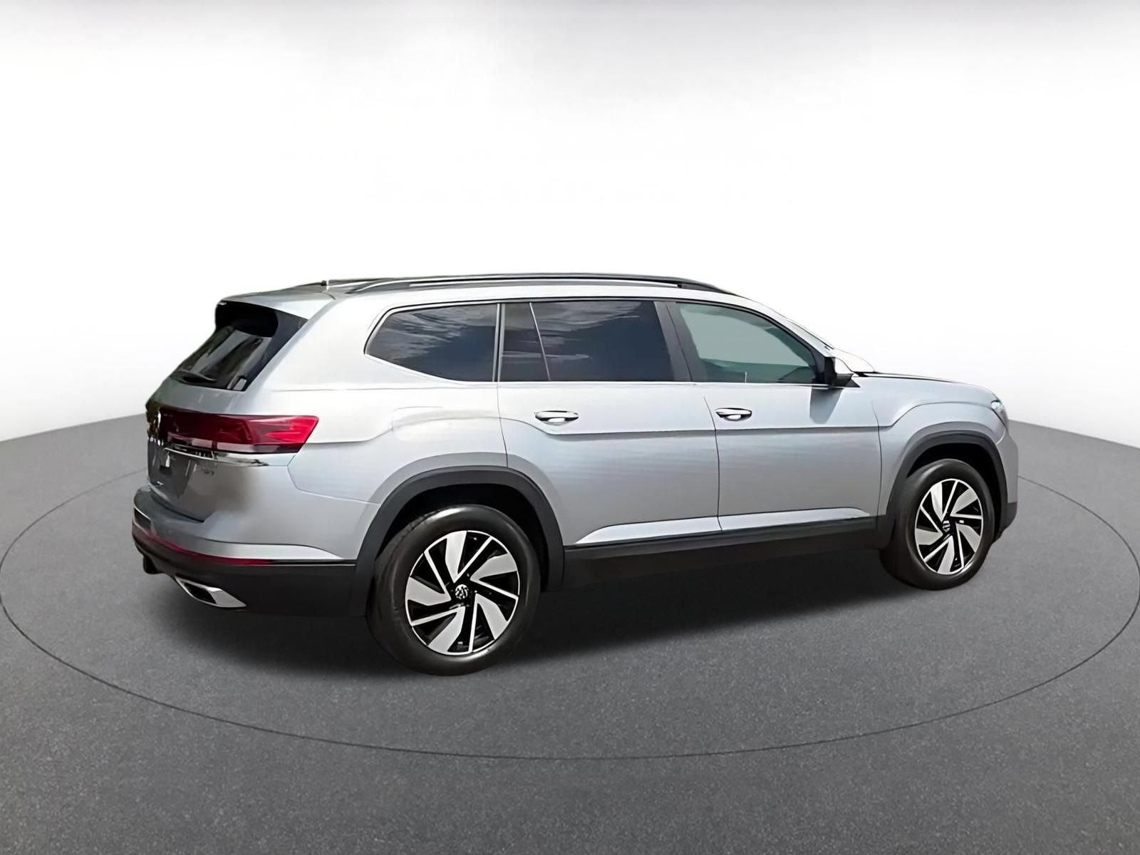 Used 2024 Volkswagen Atlas SE AWD/4WD image 14