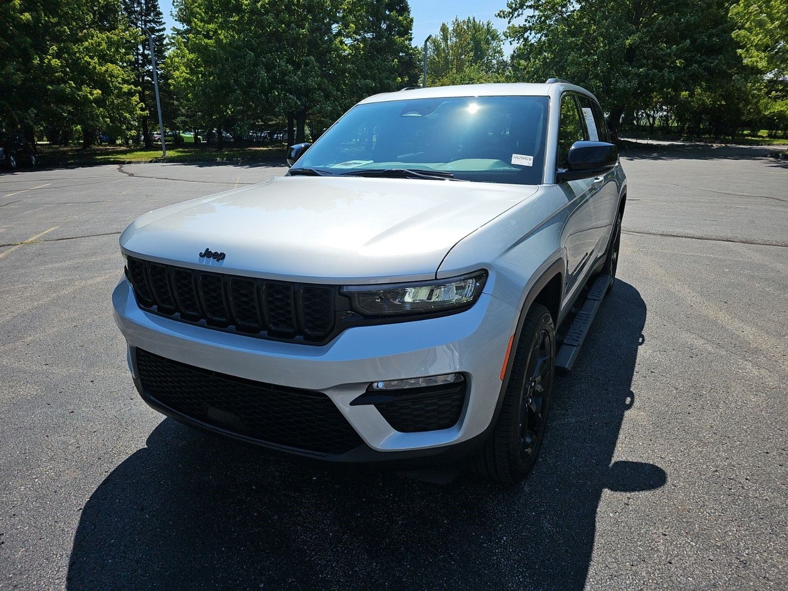 Used 2025 Jeep Grand Cherokee Limited w/ Black Appearance Package AWD/4WD image 2