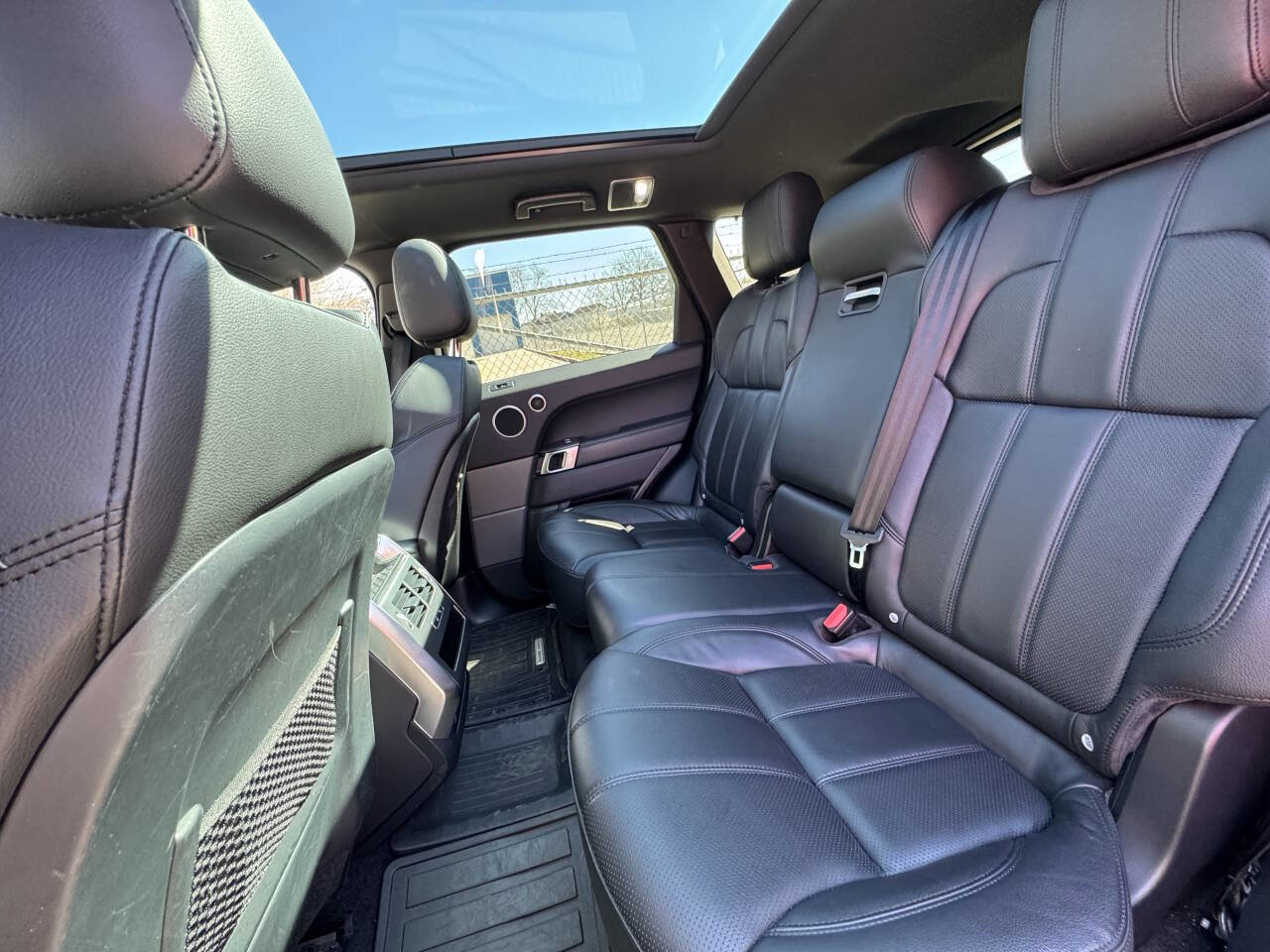 Used 2016 Land Rover Range Rover Sport SE image 13