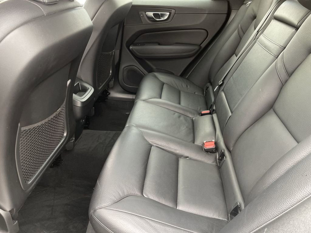 Used 2021 Volvo XC60 T5 Momentum w/ Premium Package image 25