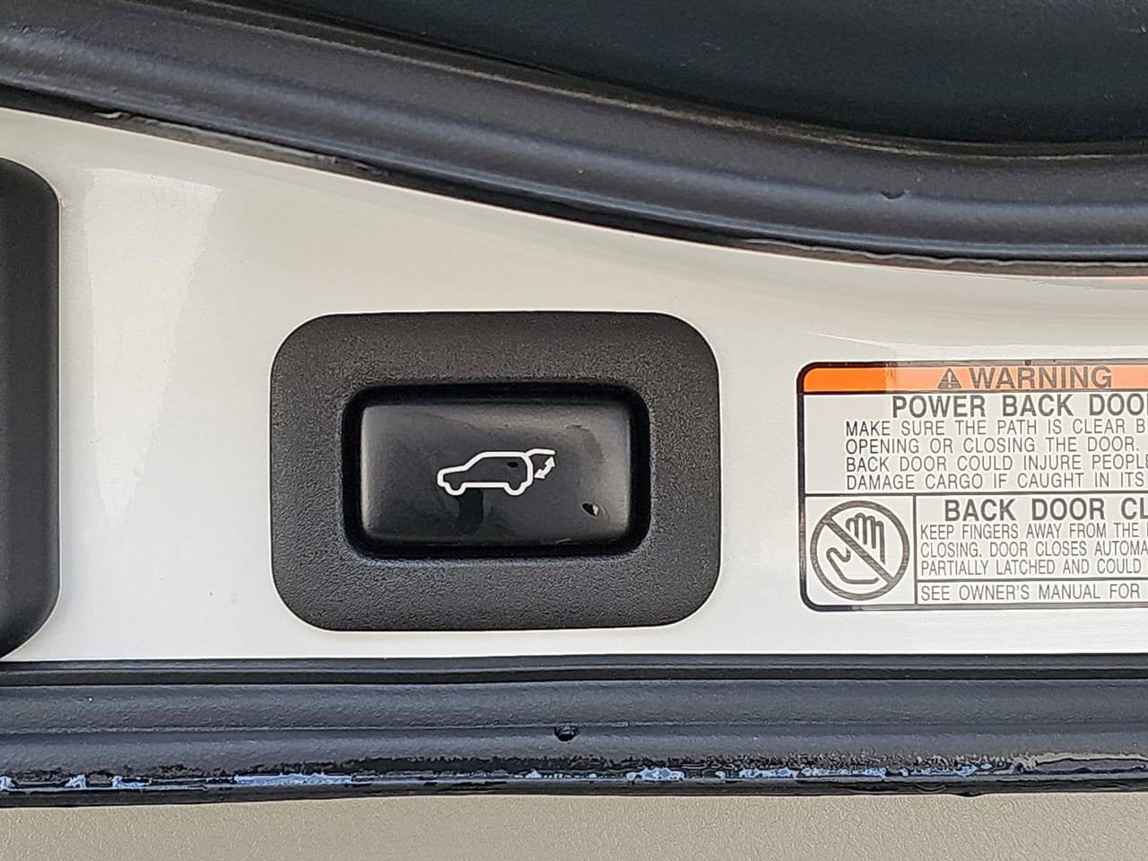 Used 2016 Lexus LX 570 4WD w/ Luxury Package image 18