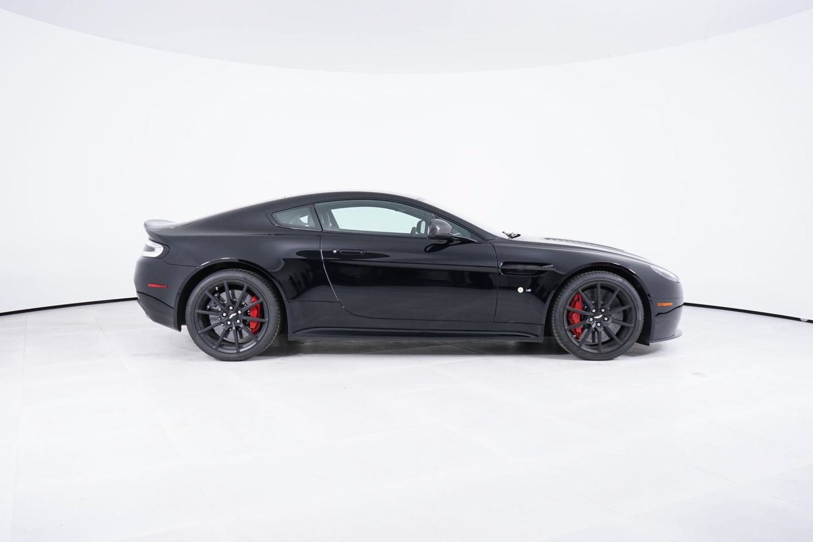 Used 2015 Aston Martin V12 Vantage S RWD image 8