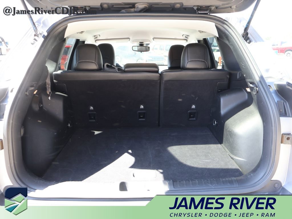 Used 2021 Jeep Cherokee Latitude Lux w/ Mopar Interior Package AWD/4WD image 14