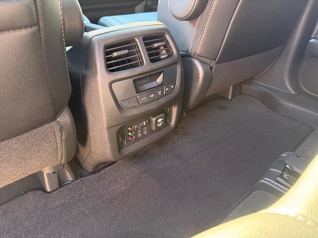 Used 2018 Honda Pilot Touring image 25