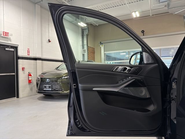 Used 2024 BMW X7 xDrive40i w/ Executive Package AWD/4WD image 11