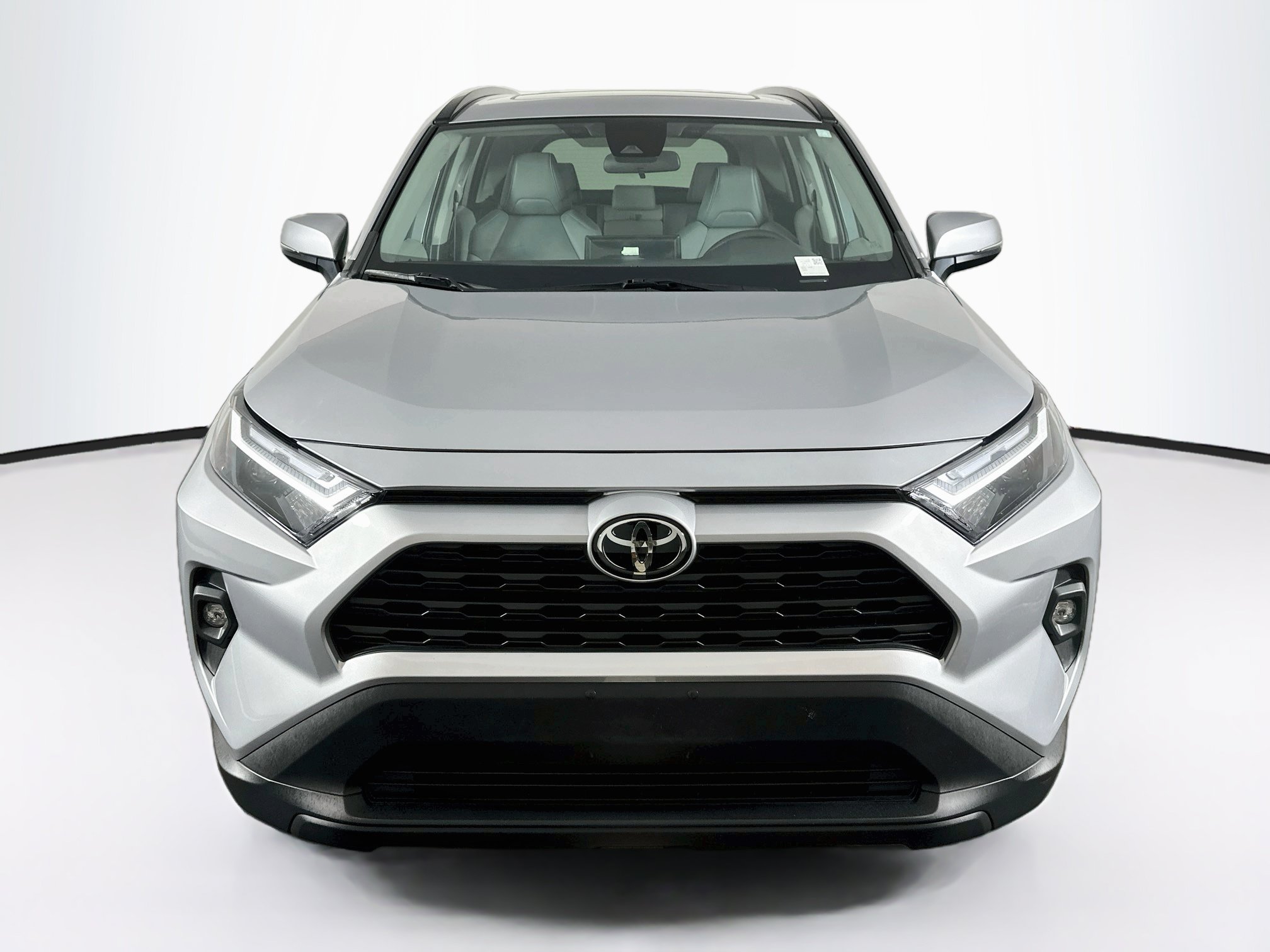 Used 2022 Toyota RAV4 XLE Premium FWD image 2