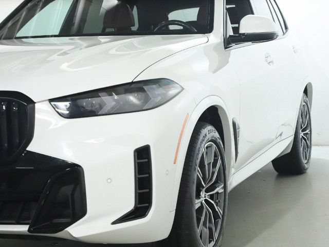 Used 2024 BMW X5 xDrive40i w/ M Sport Package AWD/4WD image 5