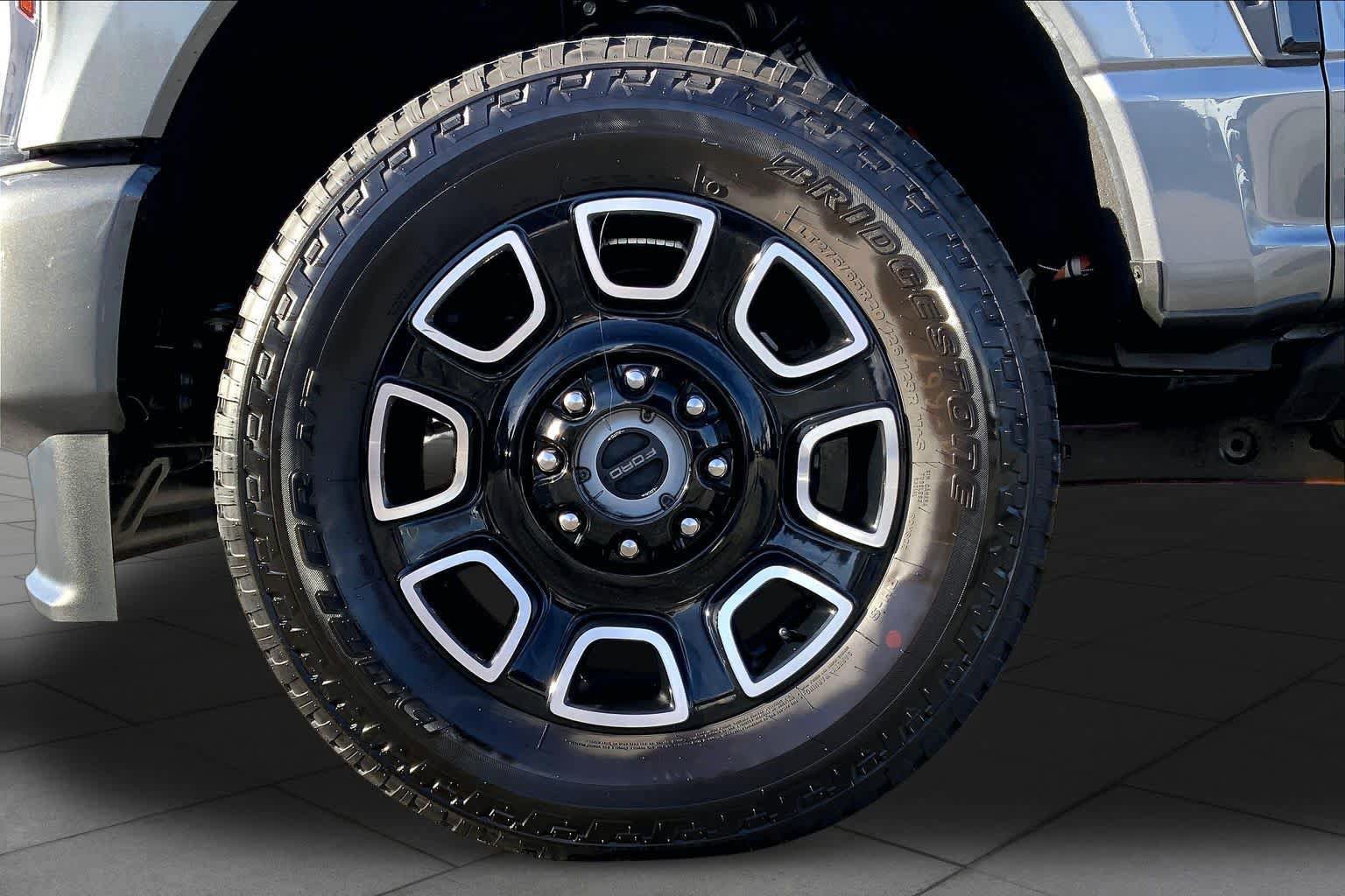 Used 2026 Ford F250 Platinum AWD/4WD image 16