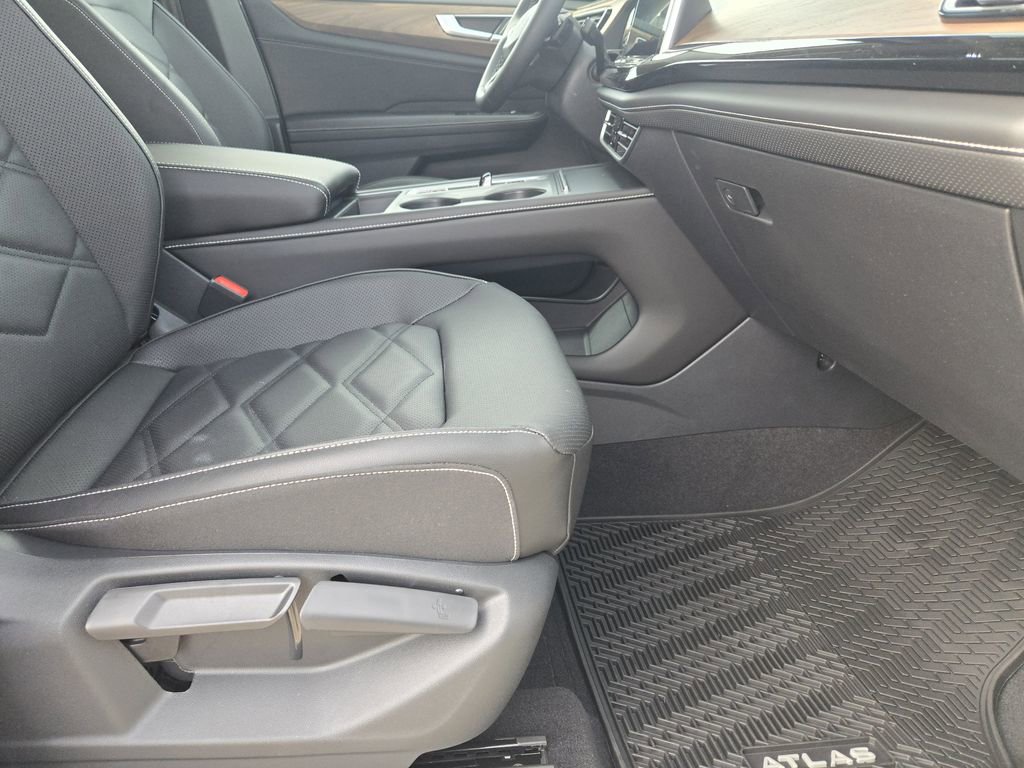 New 2026 Volkswagen Atlas SE image 11