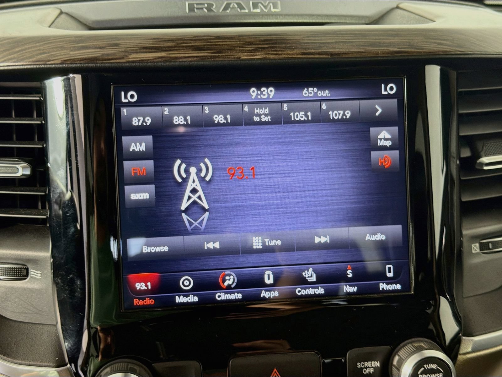 Used 2019 RAM 1500 Laramie AWD/4WD image 15