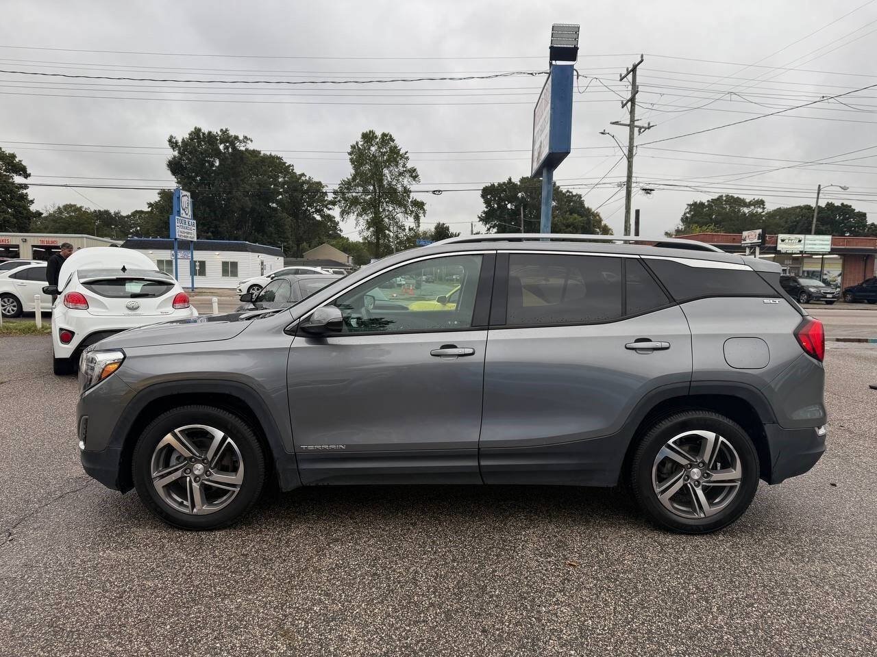 Used 2020 GMC Terrain SLT w/ Preferred Package FWD image 3