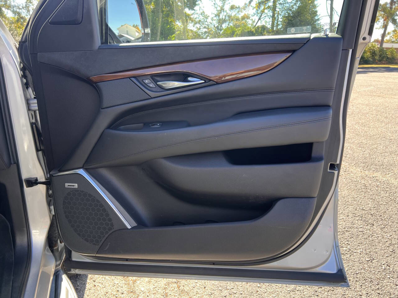 Used 2019 Cadillac Escalade Luxury image 16